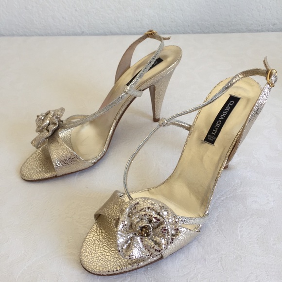 Claudia Ciuti gold flower appliqué sandals - Picture 4 of 8